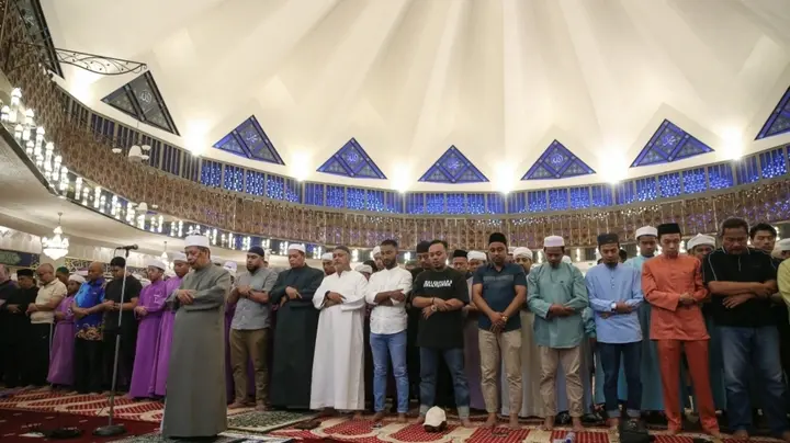 جمعہ کی نماز ترک کرنے پر 2 سال قید اور بھاری جرمانے کا اعلان