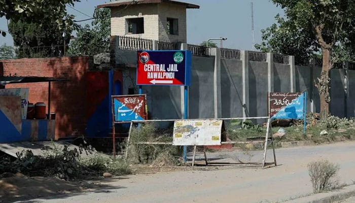 "راولپنڈی میں پی ٹی آئی کے ممکنہ احتجاج کے باعث دفعہ 144 نافذ، اڈیالہ جیل کے باہر اضافی سکیورٹی طلب کی گئی"