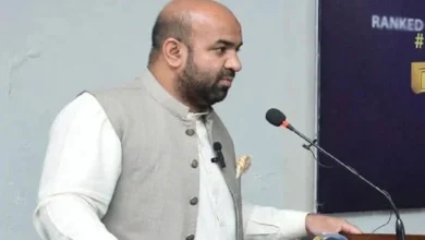 پنجاب کے وزیر تعلیم رانا سکندر حیات اسیسمنٹ ٹیسٹ کے نفاذ کا اعلان کرتے ہوئے