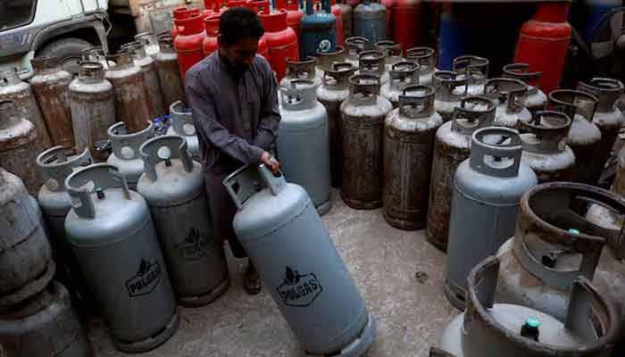 ایل پی جی کی فی کلو قیمت میں 6 روپے 71 پیسے کی کمی