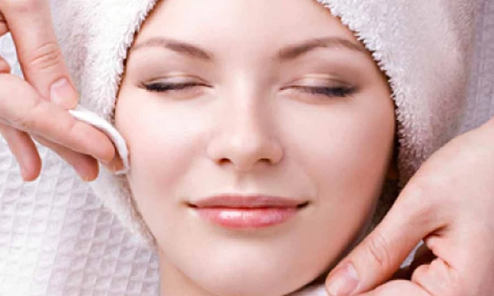 چہرہ گلاب جیسا بنانے کے آسان گھریلو نسخے – جلد نکھارنے کے بہترین طریقے