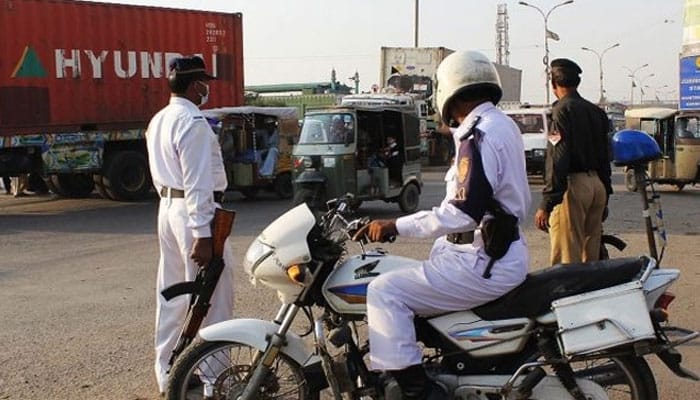 بغیر لائسنس گاڑی چلانے پر بھاری جرمانے – آئی جی سندھ کا اعلان