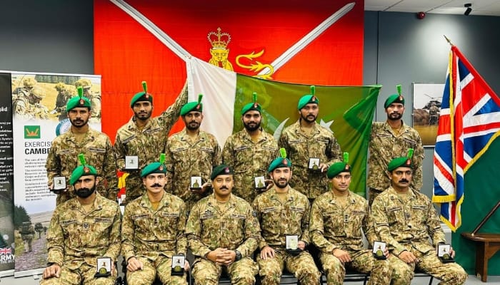 پاکستان آرمی کی ٹیم نے کیمبرین پٹرول 2025 میں گولڈ میڈل جیت لیا